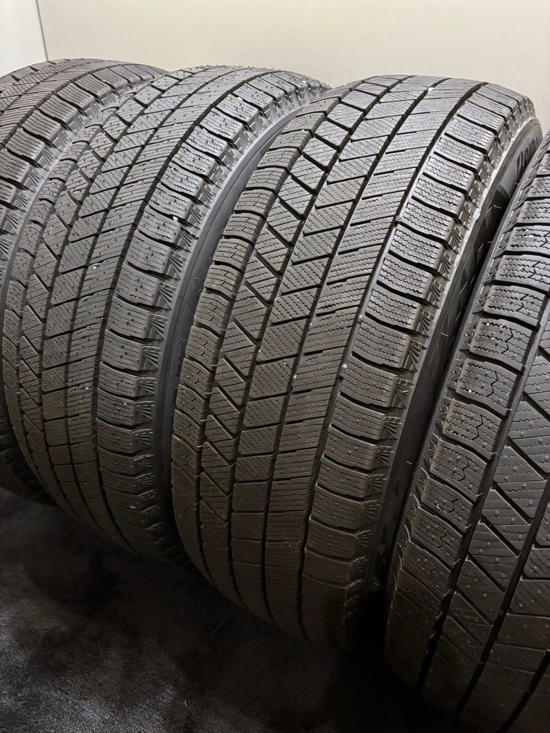225/60R17 BRIDGESTONE/VRX3 22年/23年製 スタッドレス 4本 ブリヂストン ブリザック アルファード ヴェルファイア (南6-I168)