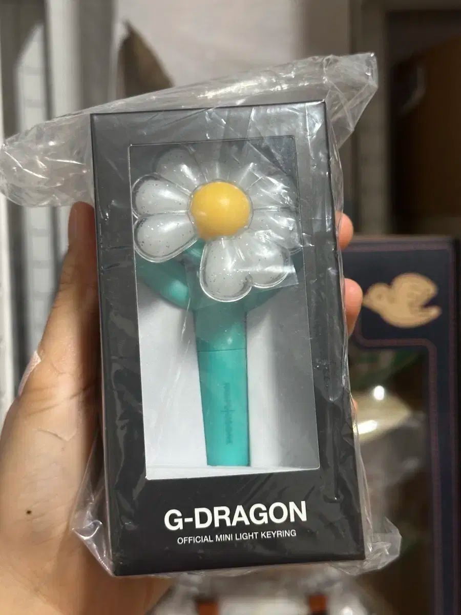 G-DRAGON OFFICIAL MINI LIGHT KEYRING - Mint (MEMBERSHIP ONLY
