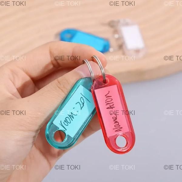 透明なプラスチック製キーホルダー