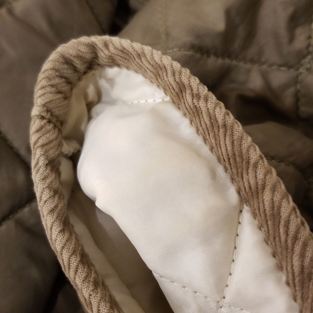 - ライトブラウン