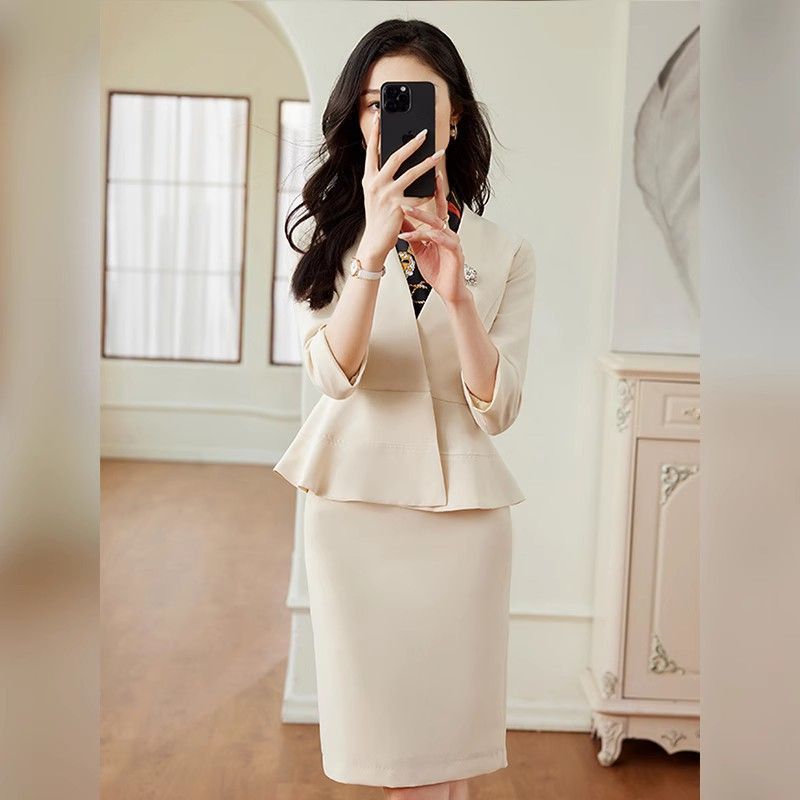 女性