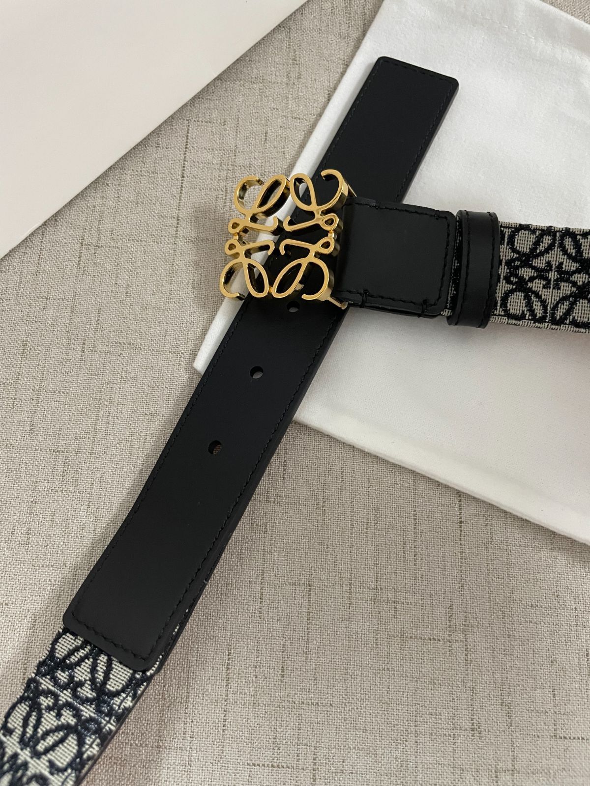 本日21時まで早い者勝ち！【丁寧梱包】【訳あり特価】憧れのLOEWEロエベベルト ロエベ(LOEWE)ロエベ リバーシブル ベルト ベルト 衣料品