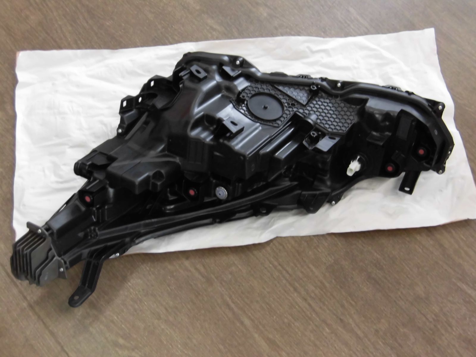 ☆ほぼ新品・現行60系プリウス用☆純正右ヘッドライト・81105-47A90 