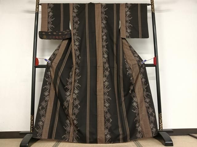 平和屋着物○本場大島紬 カタス9マルキ 花菱間道 黒地 反端付き