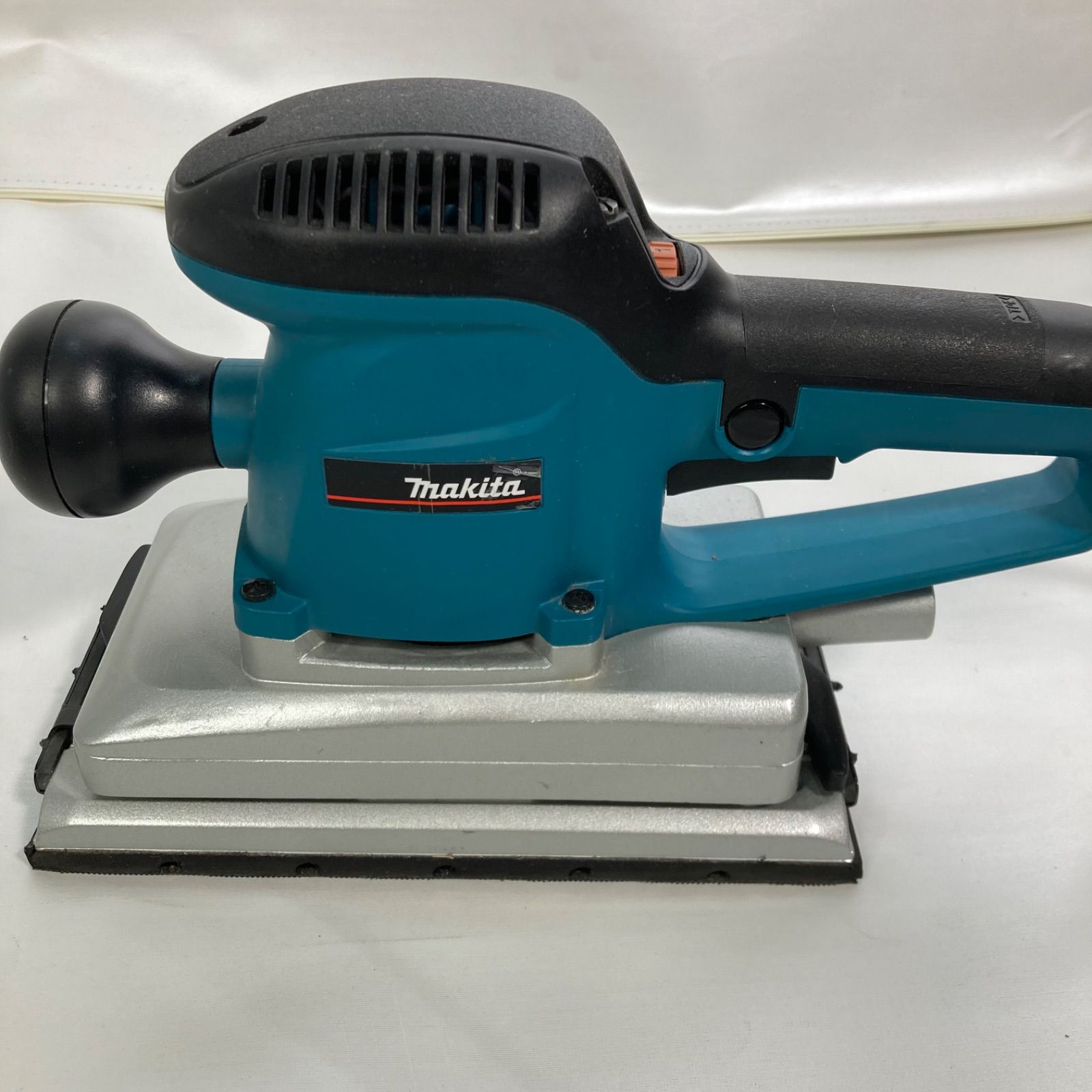 MAKITA 仕上げサンダー BO4900V