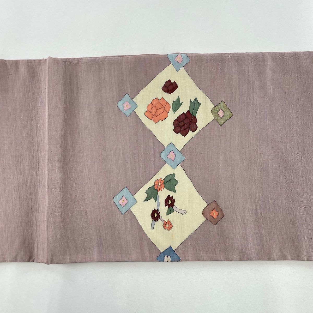 袋帯　菱形花模様 みん綴れ織　お太鼓柄 袋帯 名品 菱文 草花 金糸 綴れ 灰紫 お太鼓柄 正絹 【中古