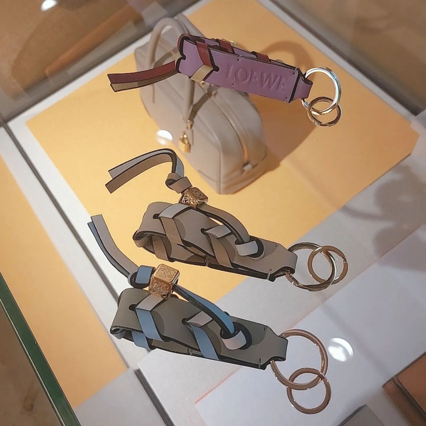 LOEWE ブレイデッド ストラップ キーリング
