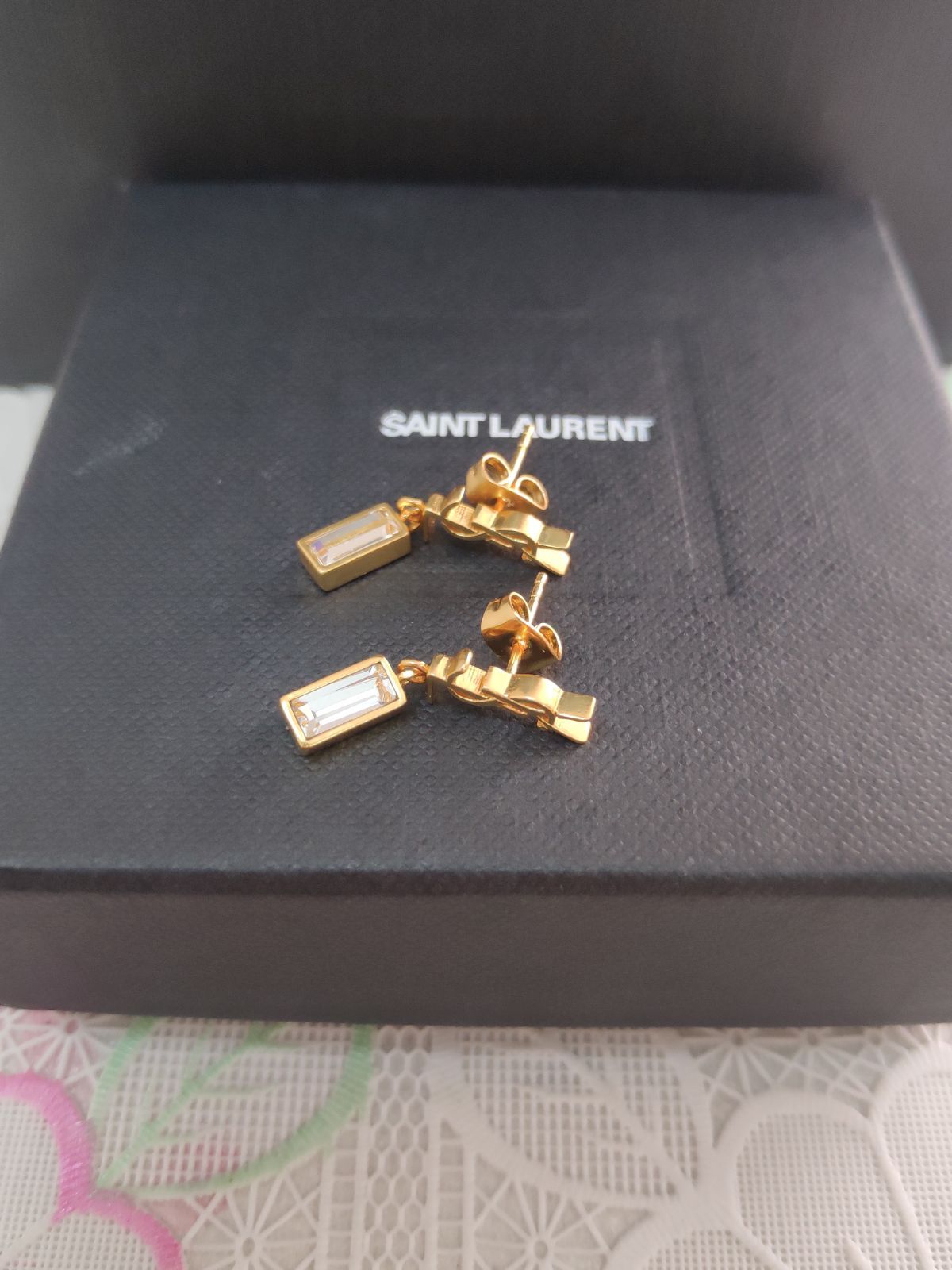 サンローラン カサンドラ ピアス ゴールド 片耳 ロゴ YSL アクセサリー セール】サンローラン SAINT LAURENT SAINT LAURENT ピアス