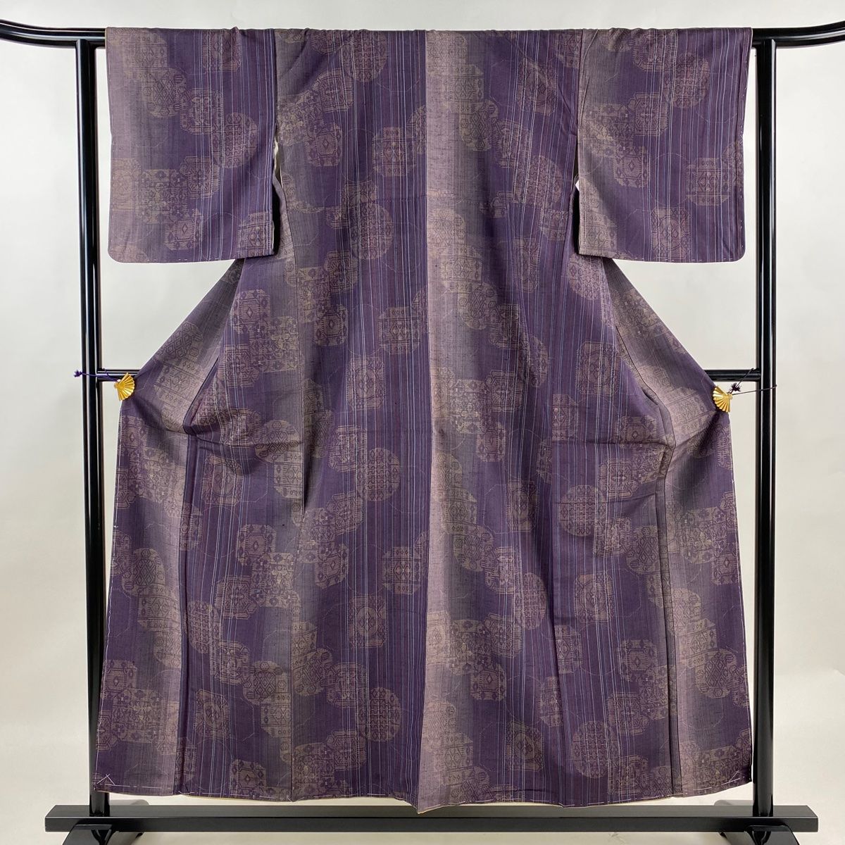 紬 身丈155.5cm 裄丈62.5cm S 袷 証紙 縞 幾何学模様 紫 正絹 秀品