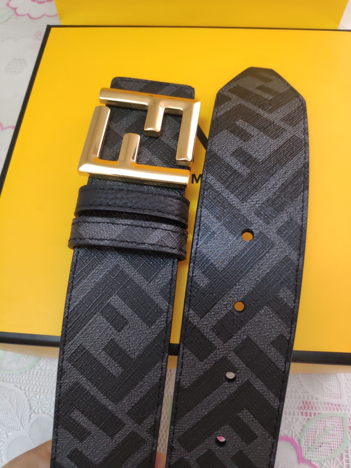 超人気✨FENDI/フェンディ ベルト 金色金具 FFバックルベルト