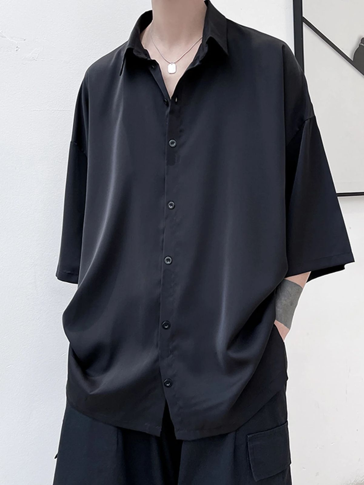 boohoo MAN★半袖 フェイクレザー ボタン シャツ ワイシャツ メンズ 肩落ち ゆったりシャツ 黒色 ボタンアップ 春夏 ギフトに