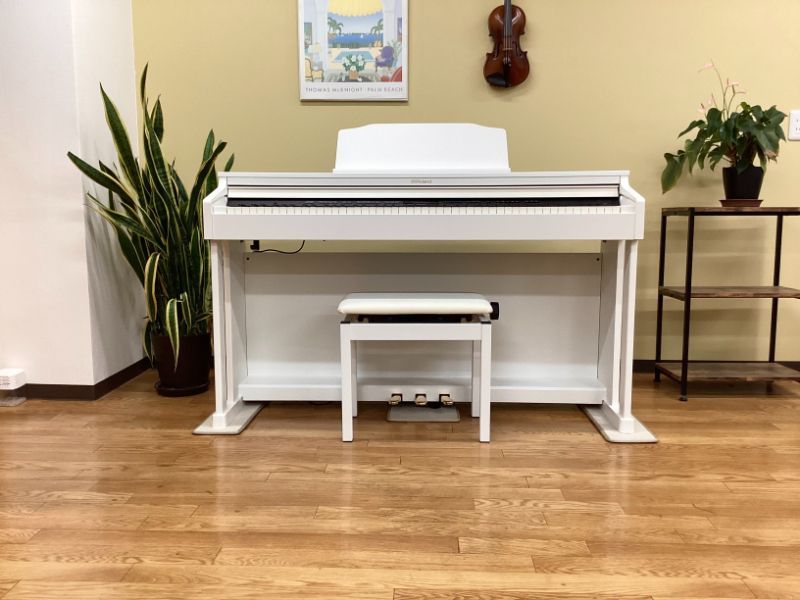 中古電子ピアノ専門店】 ローランド HP601-WH ホワイト 2018年製 