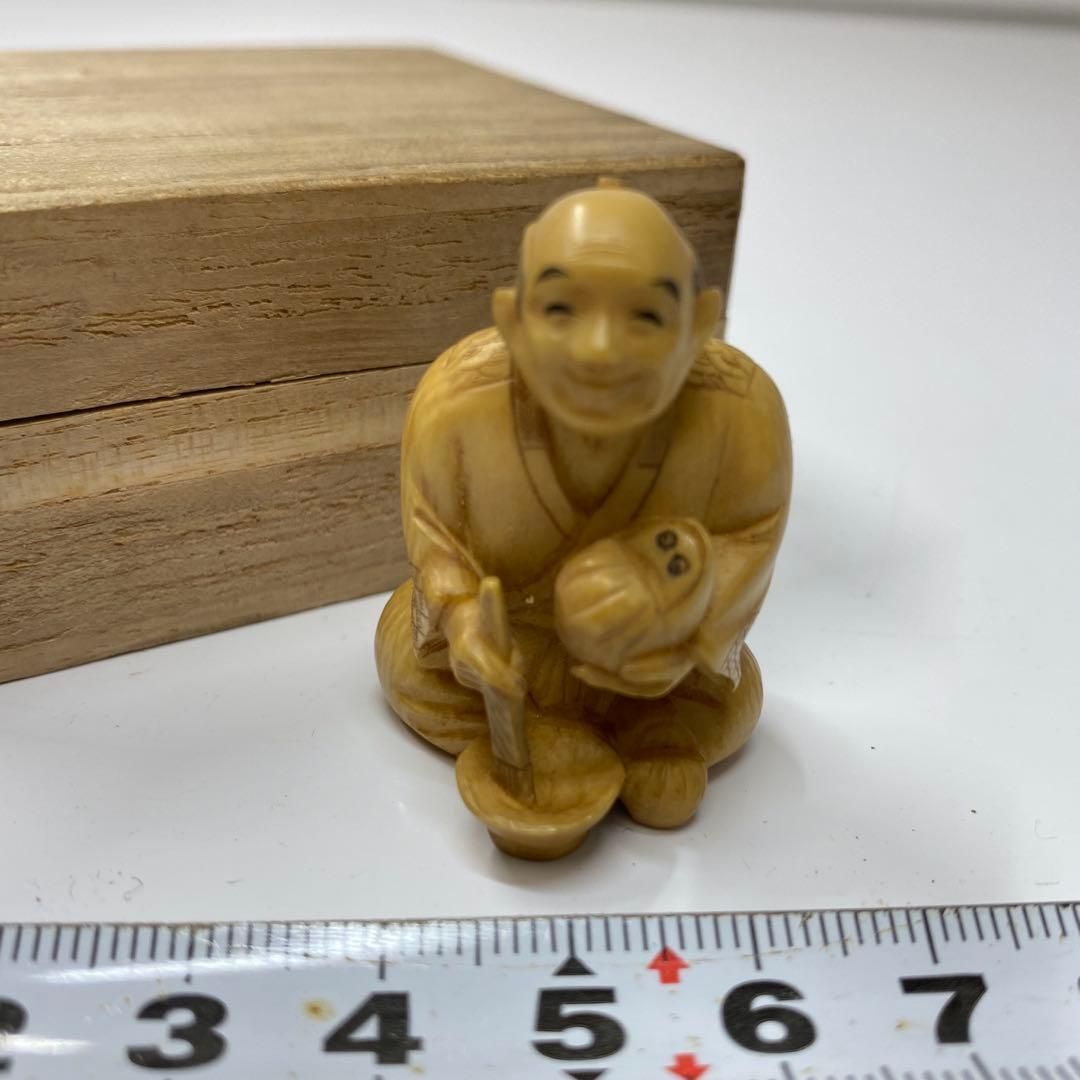 和彫 上 人物 置物 根付 13g 木 東さ5-0716④