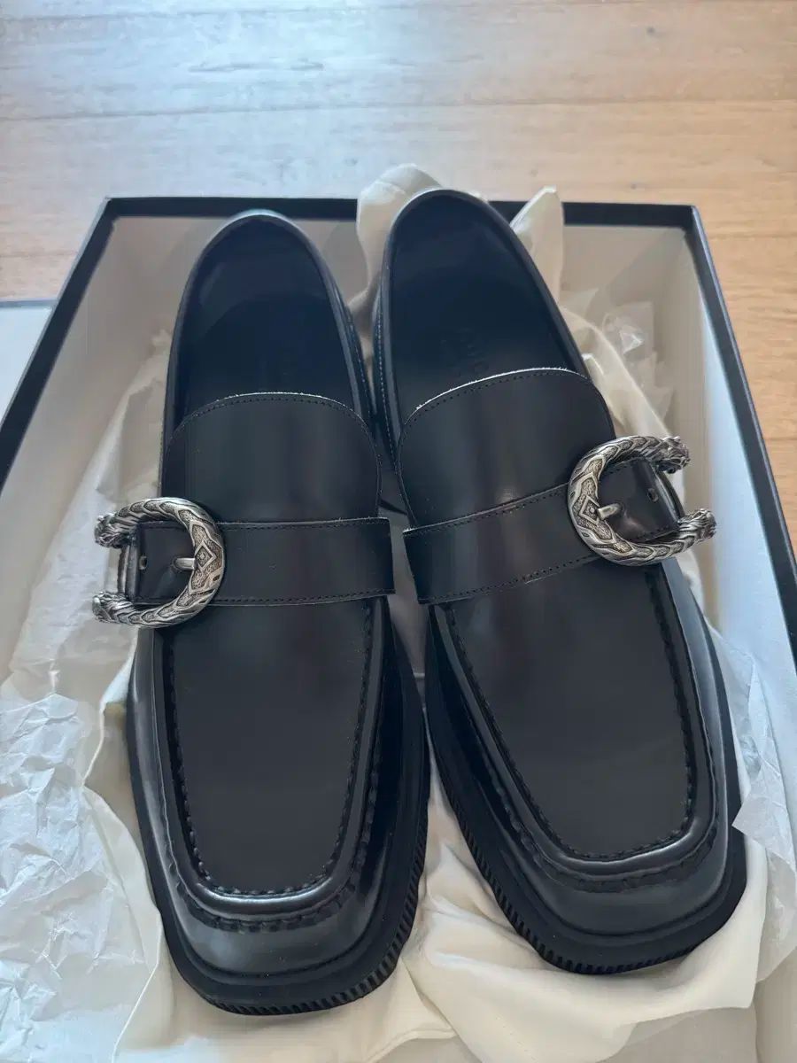 【雷市場（ポンジャン）商品韓国直送】 GUCCI(グッチ) ローファー 624719 DS800