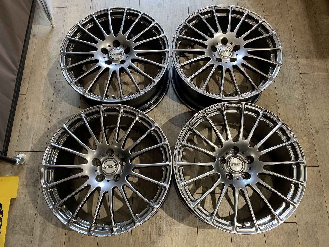 TWS エクスリート 118F スポーツ モノブロック 19インチ ブラッシュド