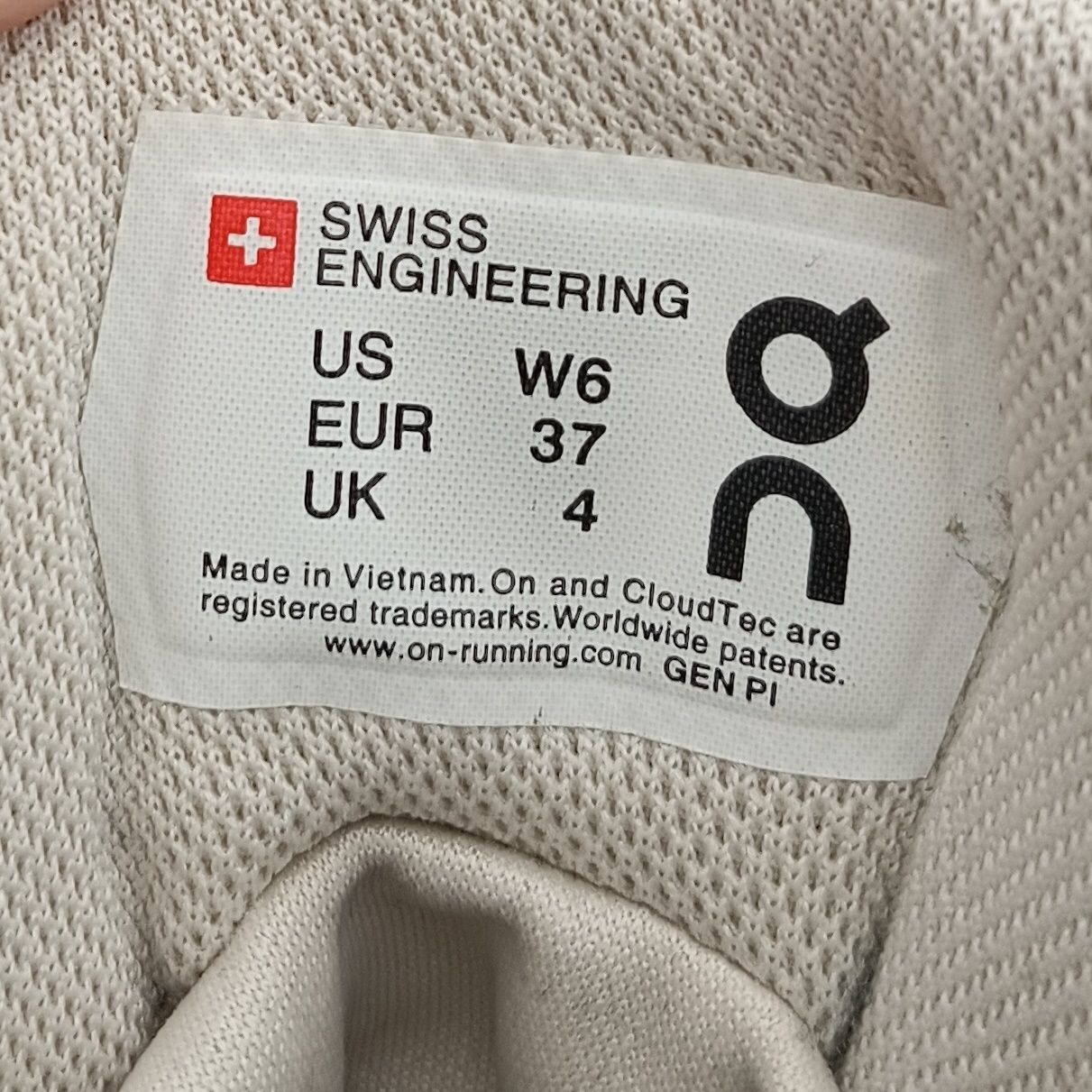 美品】On オン クラウドロック ウォータープルーフ 防水 登山靴 23.0  