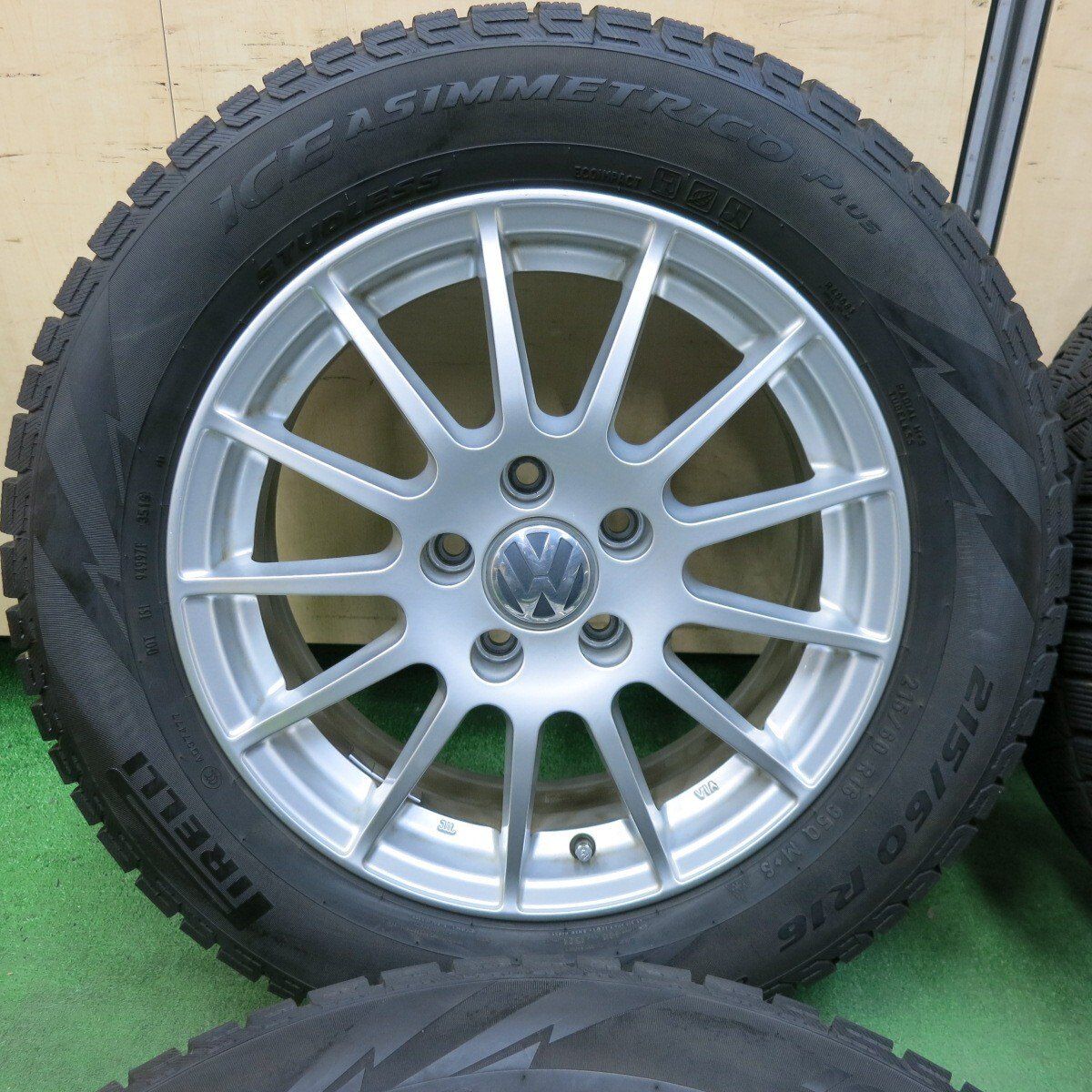 キレイ ワーゲン 等 IRVINE F01 215 60R16 スタッドレス ピレリ アイスアシンメトリコ プラス アーヴィン 16インチ PCD112 5H 4122504SYス