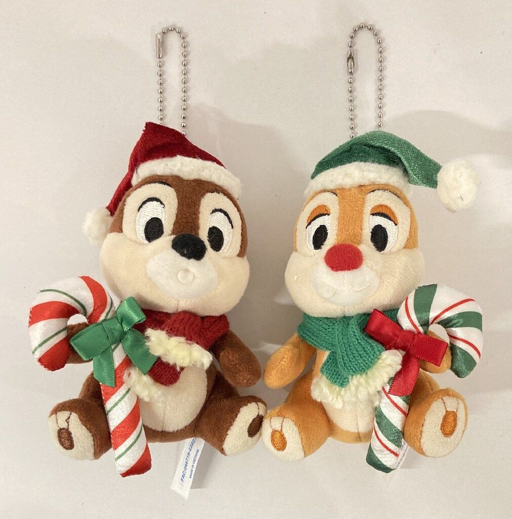 店内商品がすべてレジにて半額！！ 東京ディズニーリゾート ぬいぐるみバッジ CHRISTMAS DISNEY ピンズ・ピンバッジ・缶バッジ