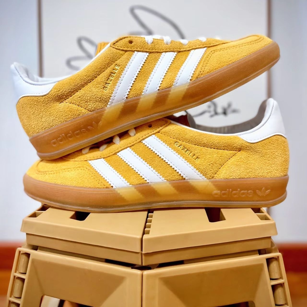 !adidas adidas Gazelle Indoor Orange Peel White (Women's) アディダス ウィメンズ レディース スニーカー ランニングシューズ