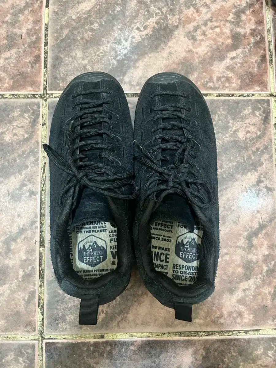 KEEN(キーン) ジャスパー スニーカー 黒 255 サイズ JASPER