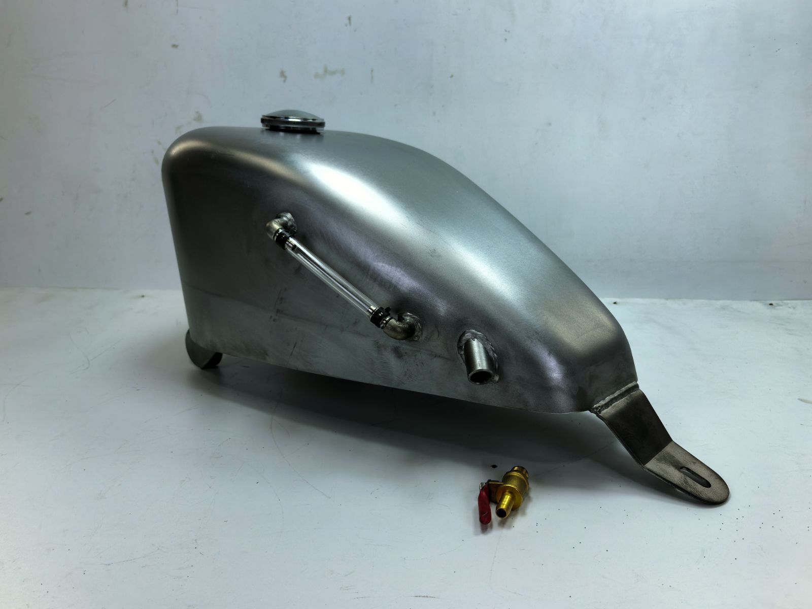 T-200　ホンダ　 シャドウ400　9L　２００４～２００９年　HONDA　SHADOW400u0026750 　スポーツスター　タンク　ボルトオン　タンク製作工房