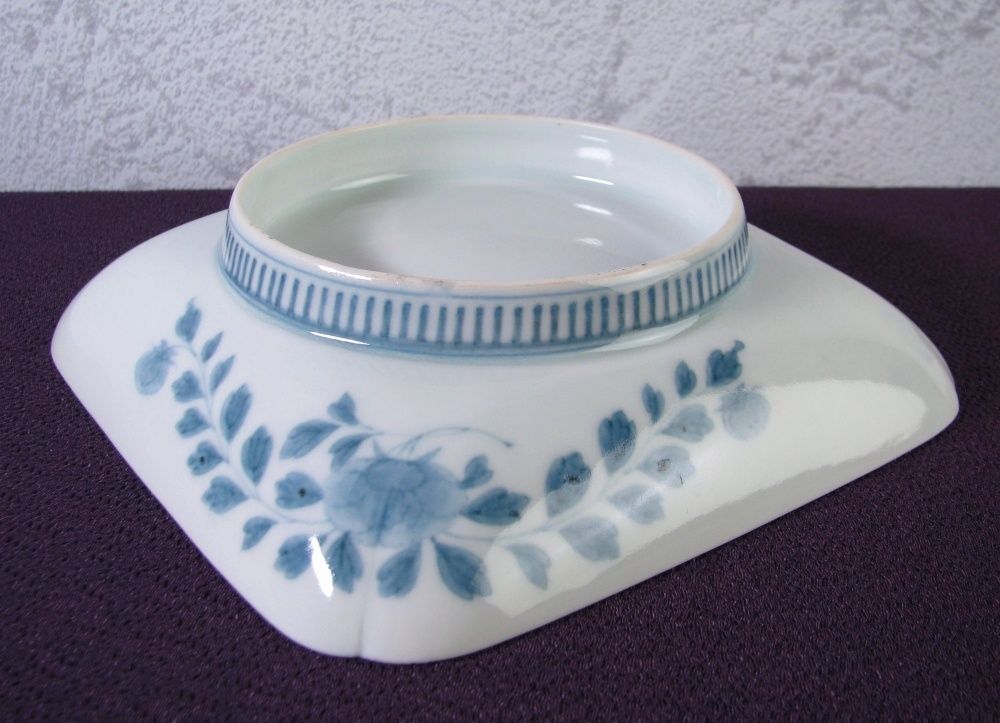 覚えて 後期藍鍋島 染付菊文四方皿 No3 幅 15cm 古伊万里 江戸後期 25j014 疑念のない