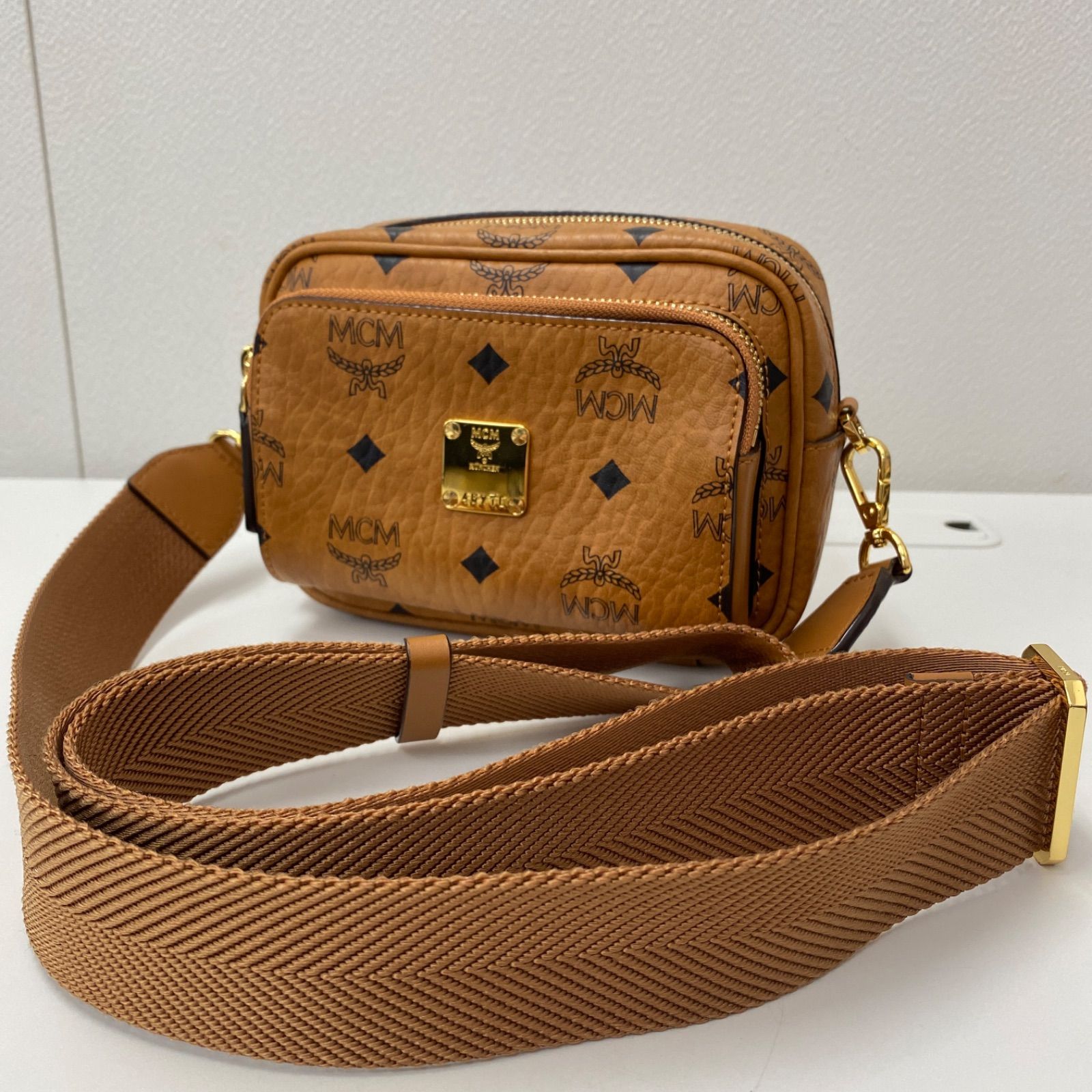 MCM ヴィセントス　スモールクロスボディバッグ MCM ヴィセントス スモールクロスボディバッグ MCM ヴィセントス