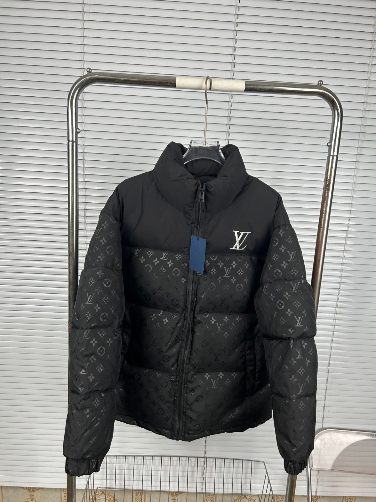 Louis Vuitton ブラックの老眼ダウンジャケット
