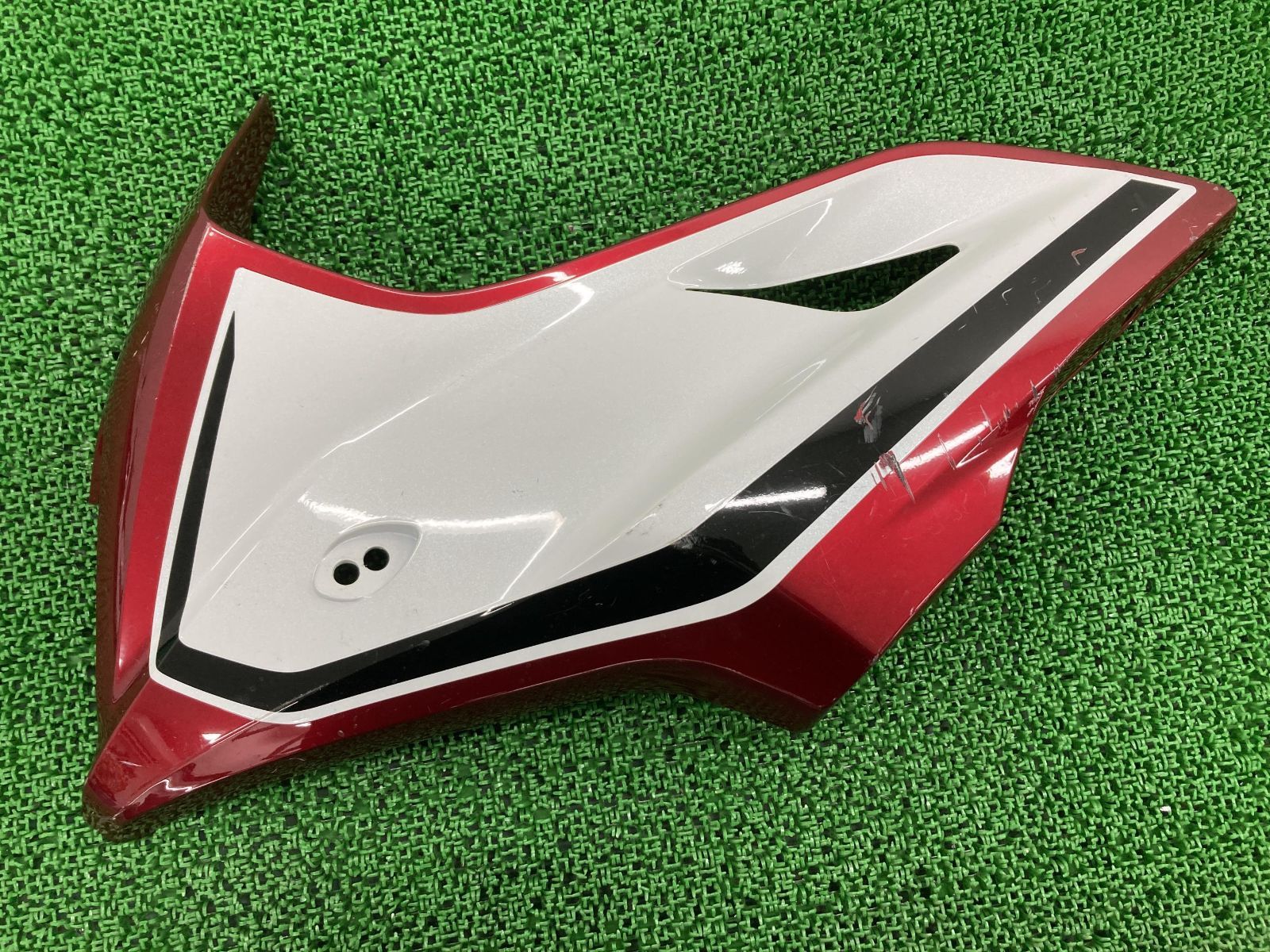 ホンダCB1300SBフロントカウル左(中古) ホンダCB1300SBフロントカウル