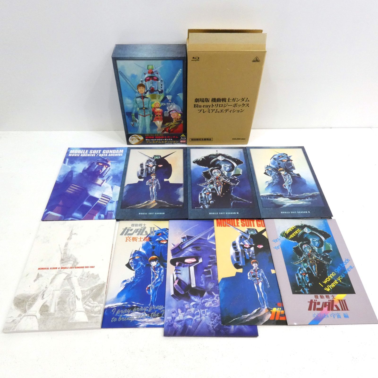ガンダム トリロジーボックス プレミアムエディション〈初回限定生産・8枚組〉 Amazon.co.jp: 劇場版 機動戦士ガンダム Blu-ray トリロジー