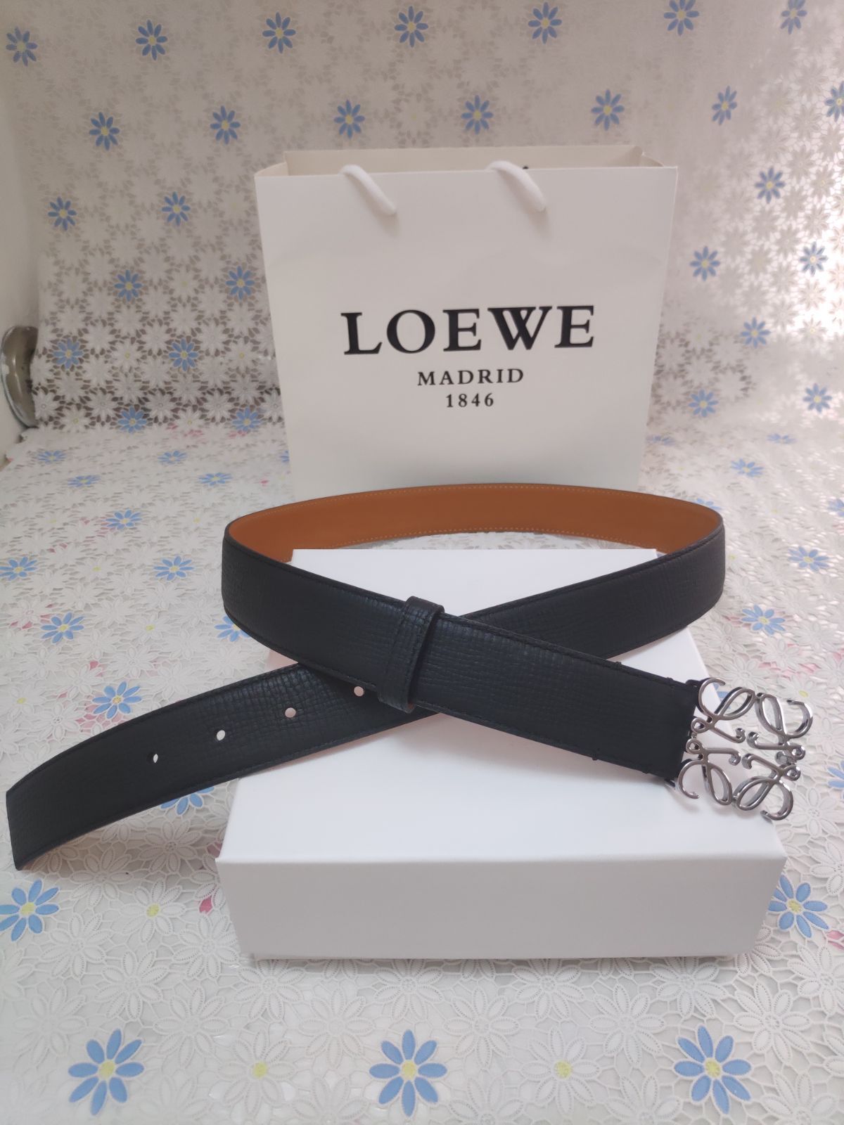 超人気✨LOEWE/ロエベ レザーベルト 銀色金具 アナグラム