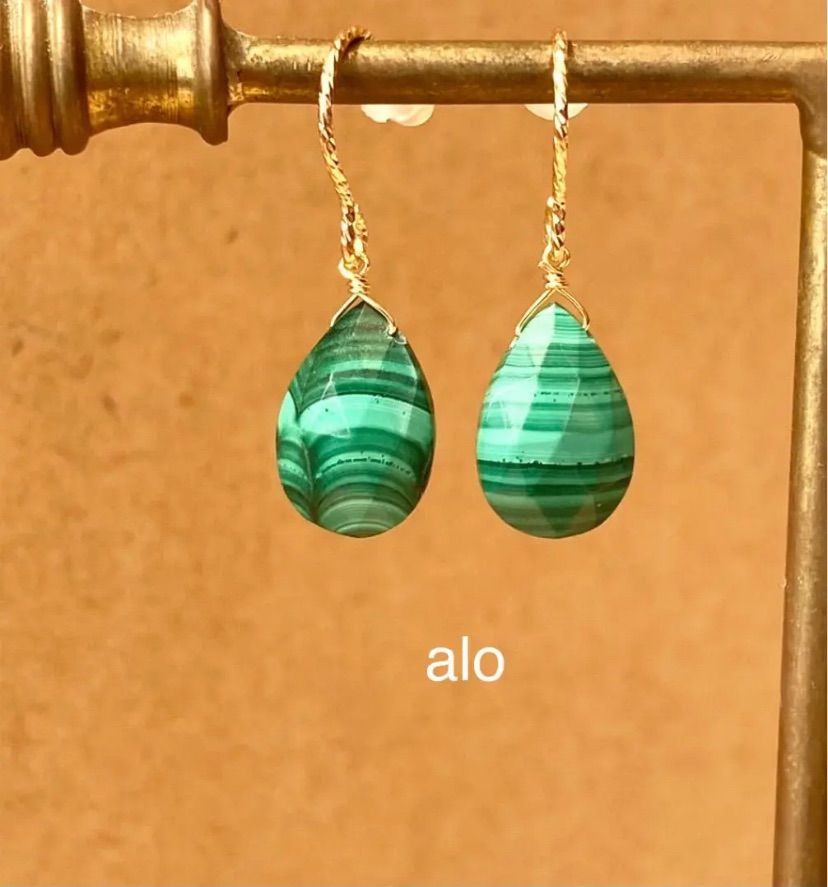 天然石 14kgf マラカイト① ペアシェイプ ファセット ピアス アレル  