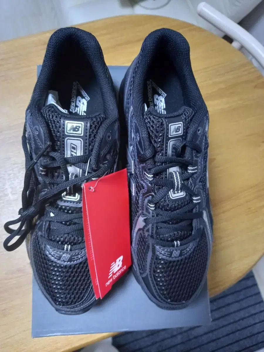 【雷市場（ポンジャン）商品韓国直送】 New Balance(ニューバランス) 黒 シルバー 740 サイズ 240