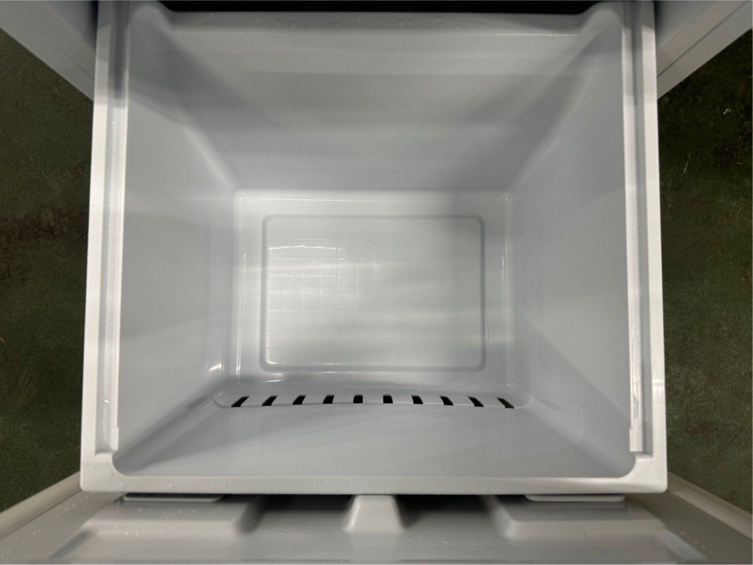 大阪送料無料☆3か月保障付き☆冷蔵庫☆2022年☆HR-D1304☆R-243 