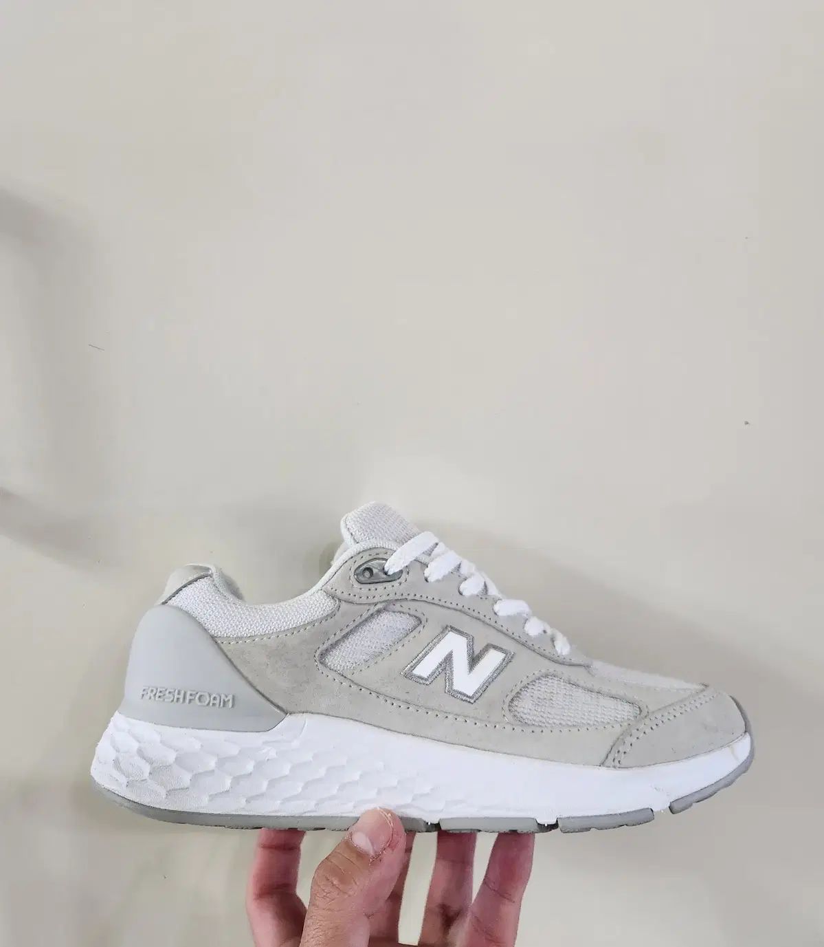 235 New Balance(ニューバランス) 1880v1 フレッシュフォーム ホワイトグレー