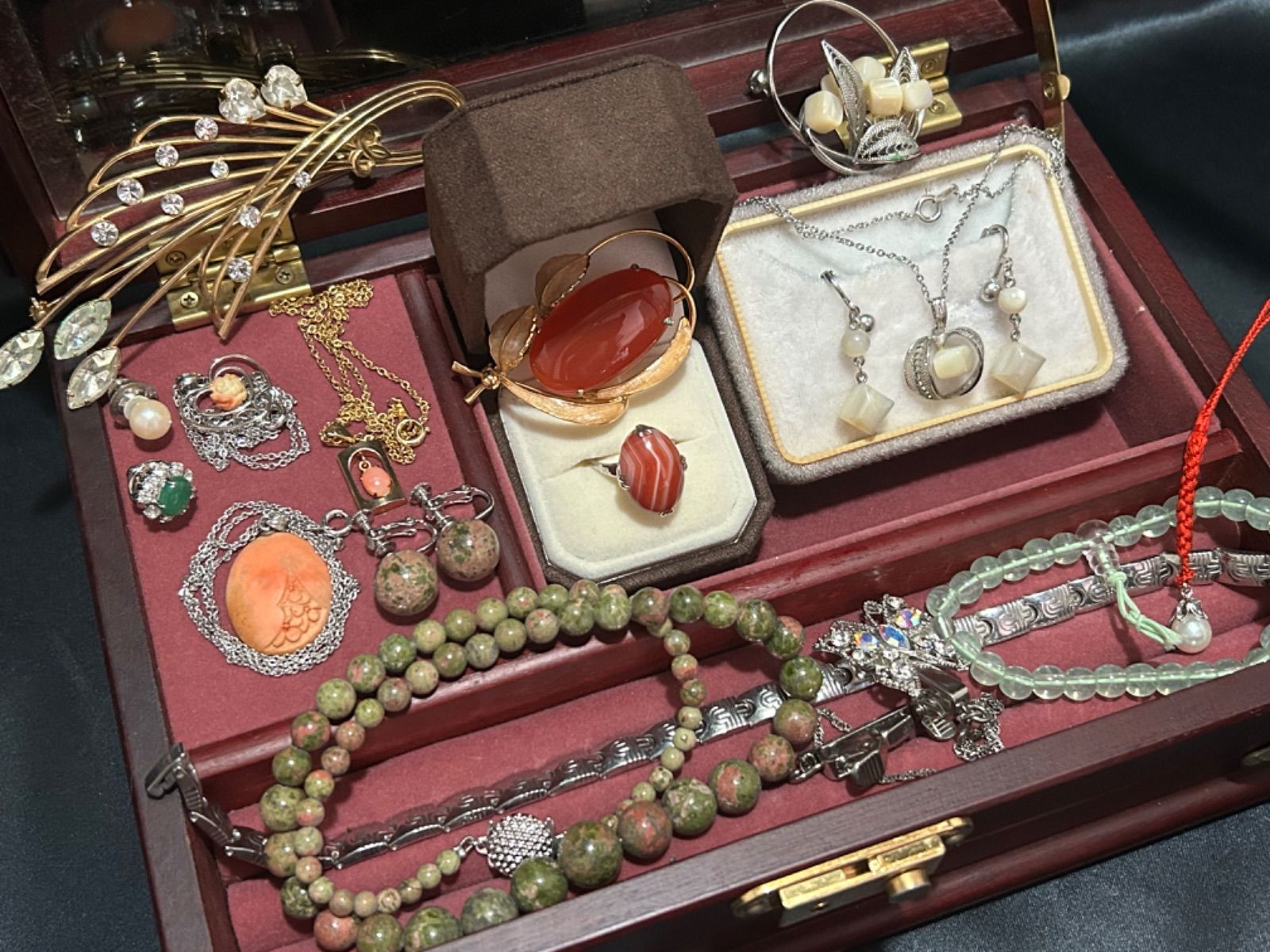 遺品整理 アクセサリー ネックレス ブローチ イヤリング タイピン など 5.4kg ネックレス イミテーション アクセサリー ブローチ