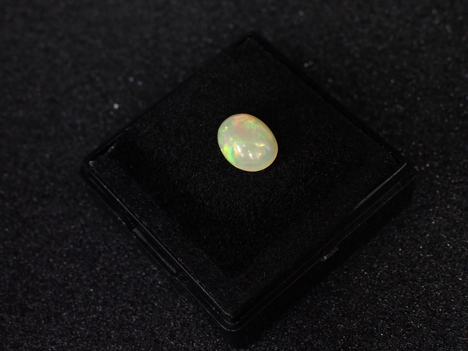 宝石ルース 『魅力的な全面の彩りの斑（ふ）』エチオピア産天然