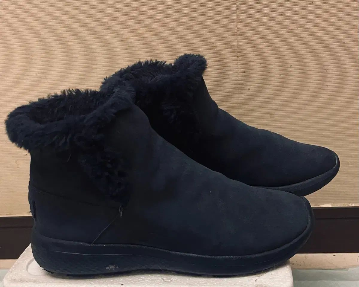 SKECHERS スケッチャーズ ファーブーツ 235