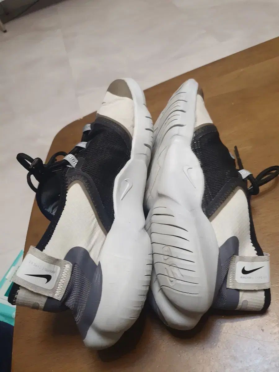 NIKE ナイキ