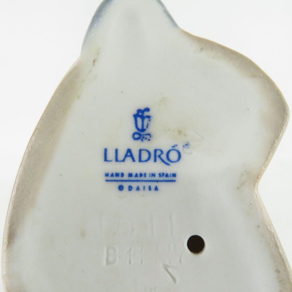 美品 LLADRO リヤドロ 1011 子豚を抱く少女 フィギュリン 置物 インテリア 陶器人形 SO1142P - メルカリ