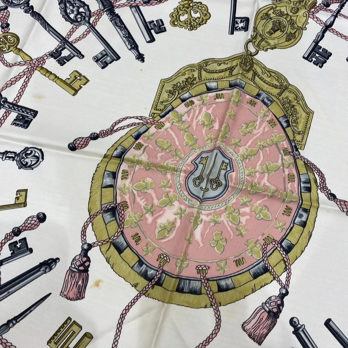 HERMES エルメス カレ90 スカーフ 大判LES CLES ネイビー系 HERMES