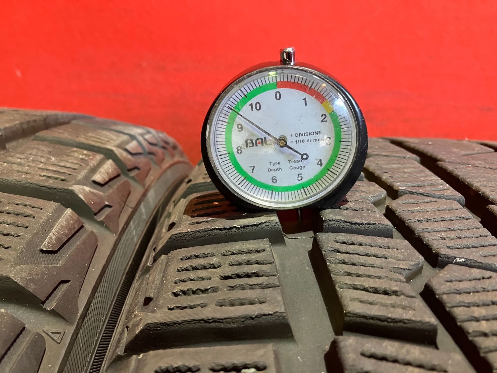 スタッドレスタイヤ 295|40R21