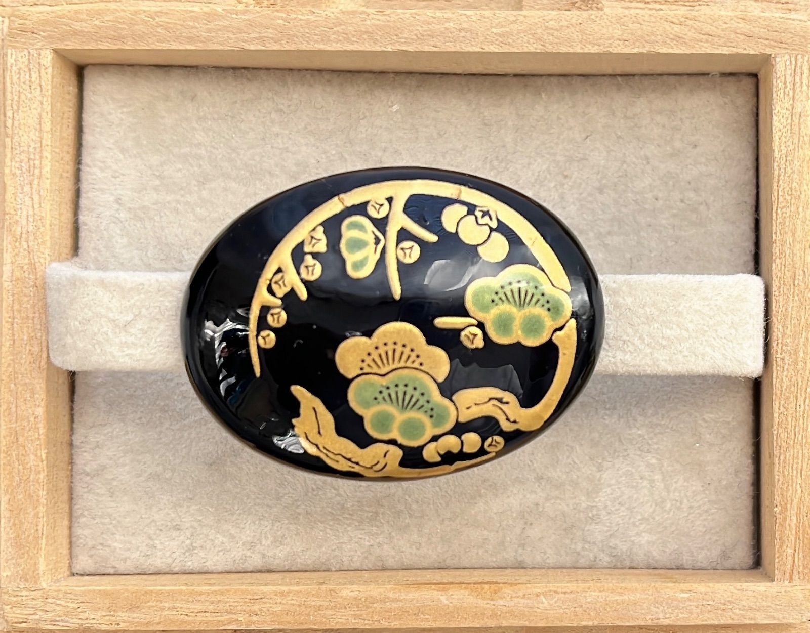 ★〜天然石　ブラウン縞瑪瑙　椿　金沢金箔　帯留め　40×30〜★ ☆〜天然石 ブラウン縞瑪瑙 椿 金沢金箔 帯留め 40×30〜☆