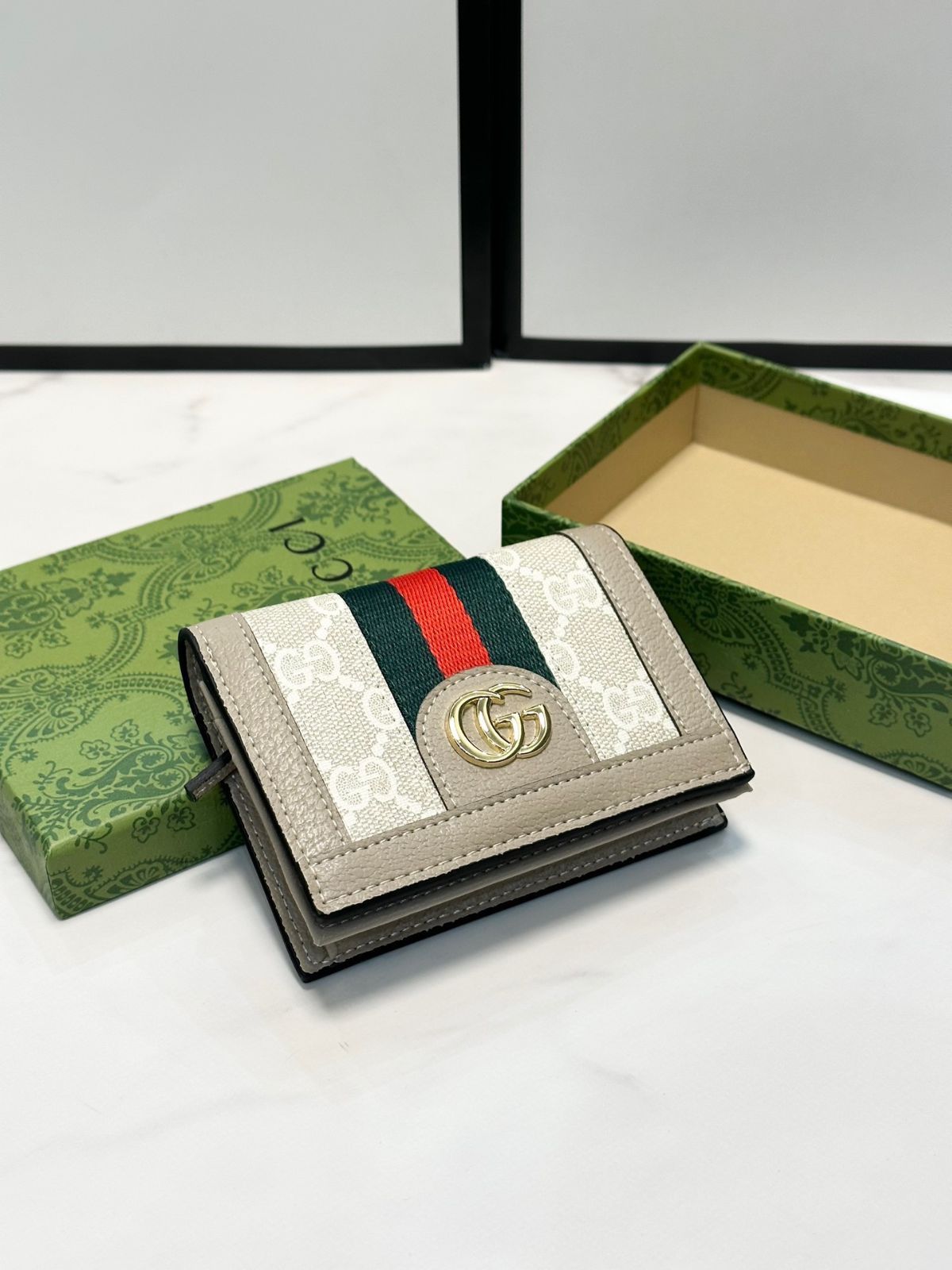 今日 GUCCI グッチ 財布 な価格