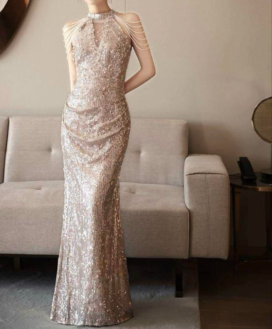 スパンコールにパールがゴージャスなホルターネックロングドレス スパンコールにパールがゴージャスなホルターネックロングドレス