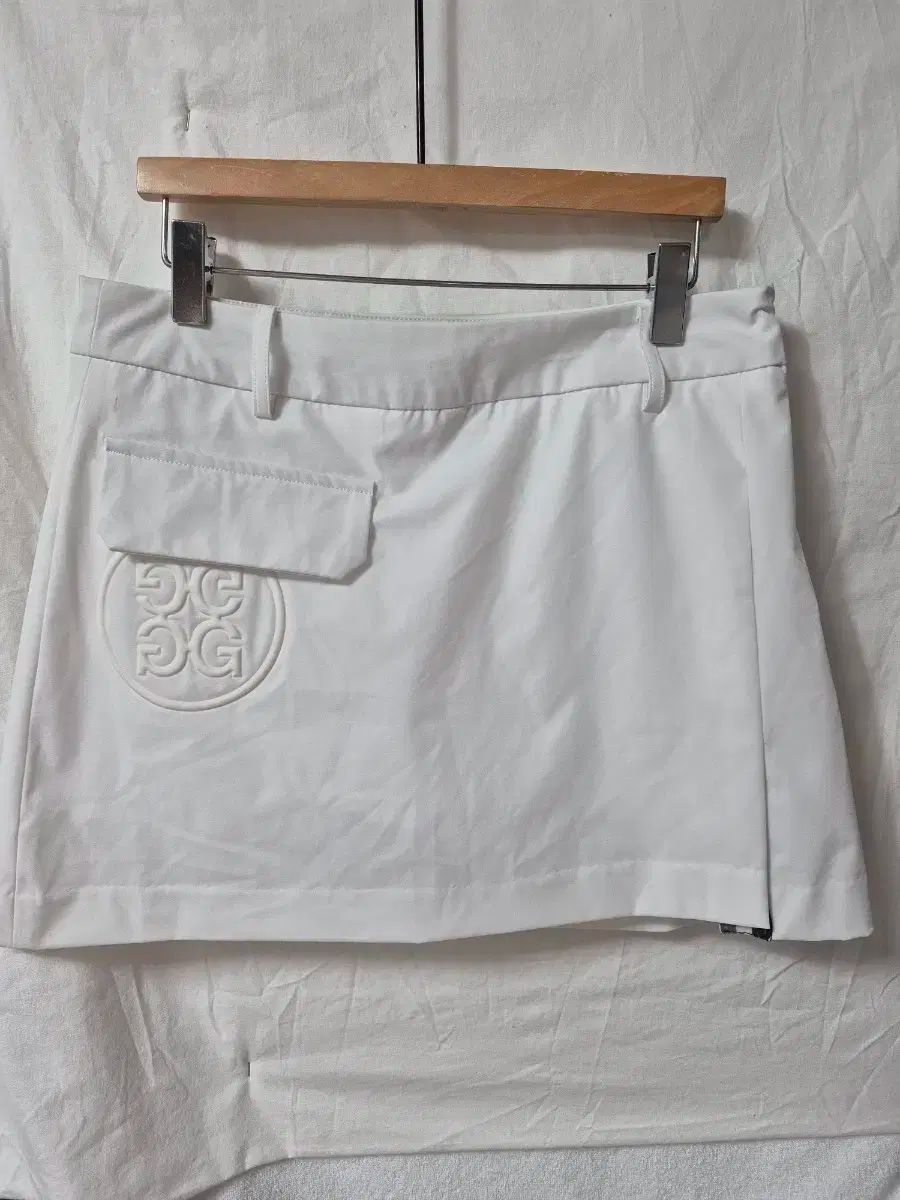 ゴルフ レディース G/FORE ジーフォア スカート（ホワイト）Mサイズ ゴルフ レディース G/FORE ジーフォア スカート（ホワイト）Mサイズ