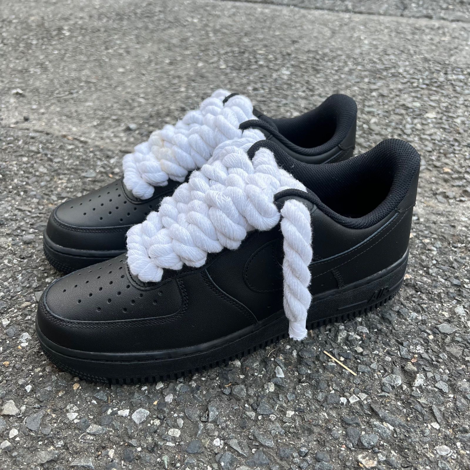 ブラック系NIKE AIR FORCE1 黒 ロープカスタム