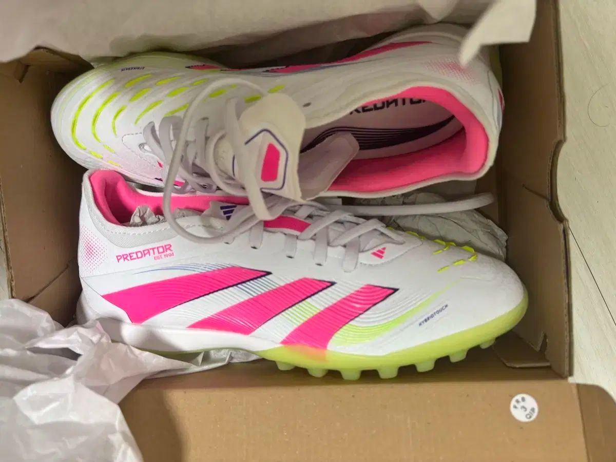 アディダス プレデター サッカーシューズ