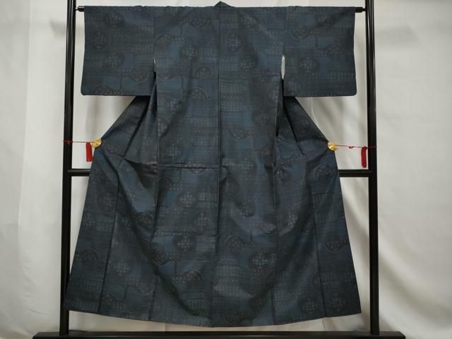 平和屋着物○本場染大島紬 葡萄唐草文 正絹 逸品 CAAZ0805vf