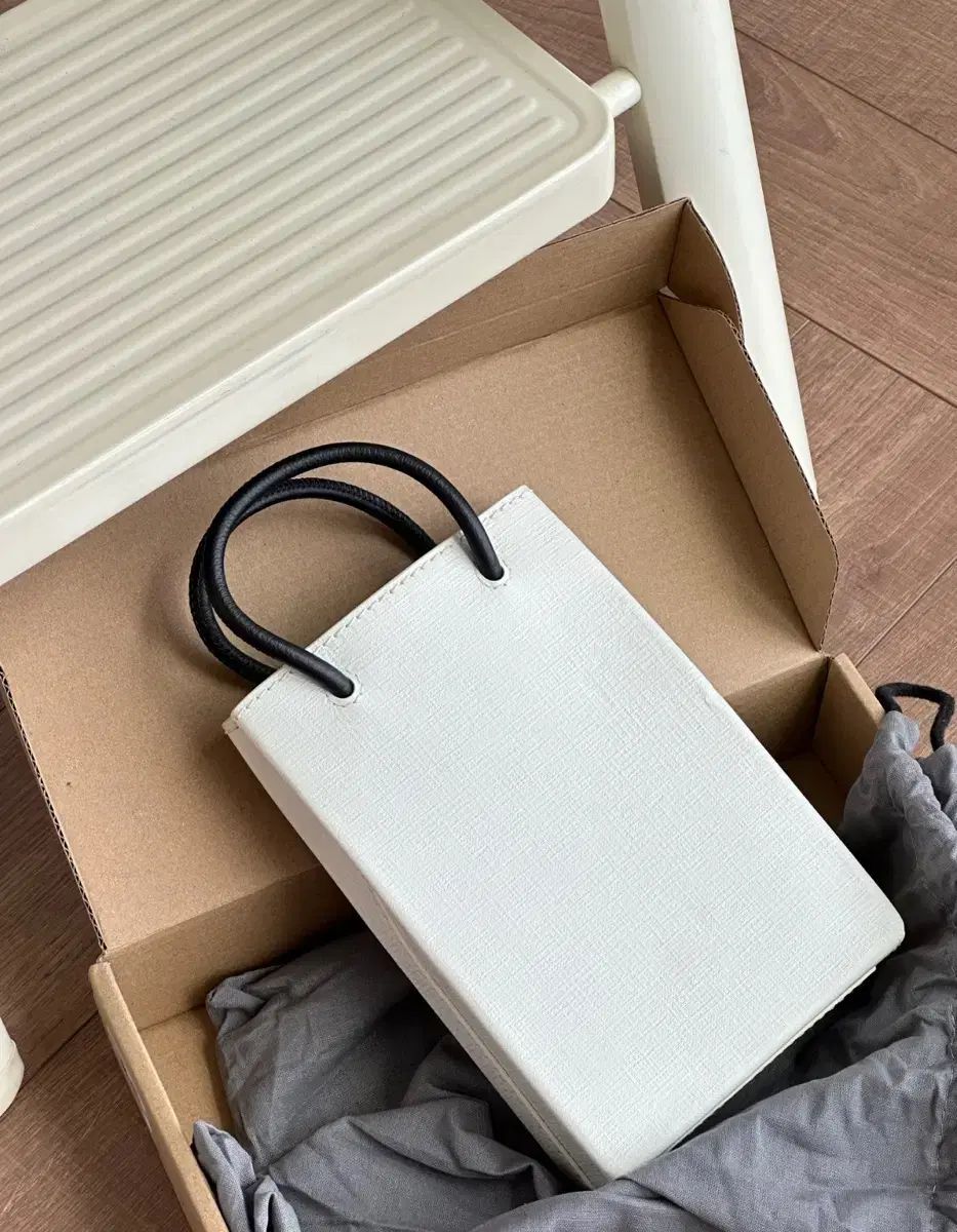 BALENCIAGA